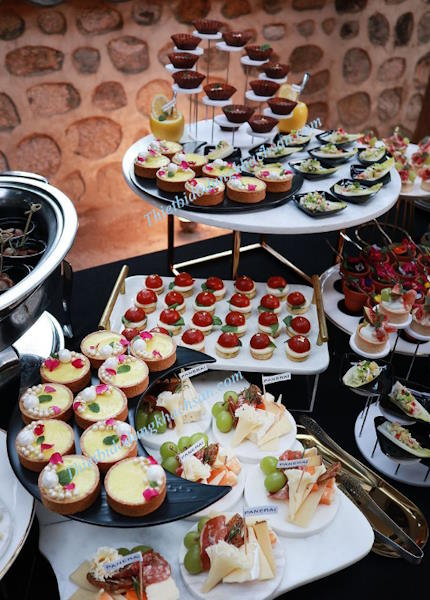 ke-trung-bay-buffet-gia-re-h4
