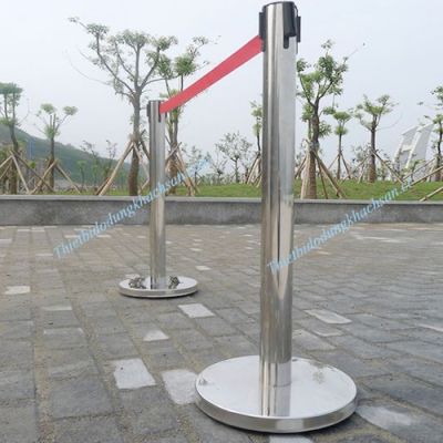 Cột chắn inox trắng 2m dây đỏ